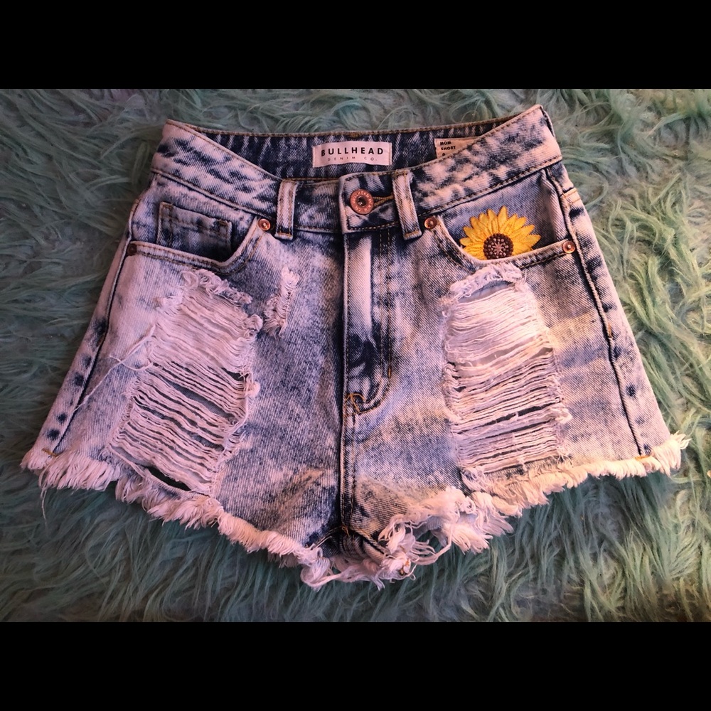 bullhead sunflower patch jean shorts